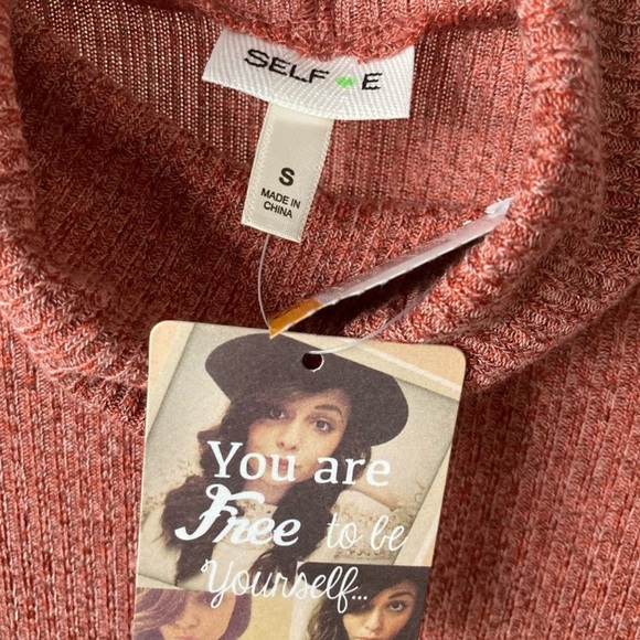 SELFIE Turtle Neck Long Sleeves Crop Top Size Small BNWT - Picture 2 of 3